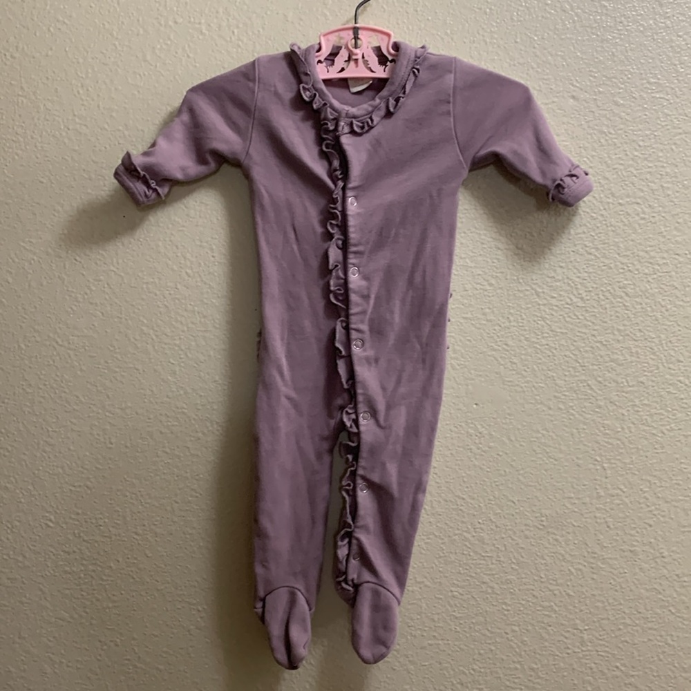Kate Quinn Purple Organic Cotton Ruffled Footie Pajamas Size 0-3 Months - Picture 2 of 7